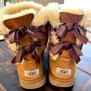 Uggs Bailey Bow II Boot- size 6